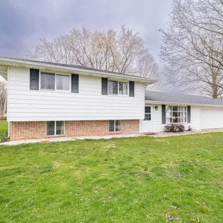 Buy this 3 bed house on 200 Heritage Court in Delavan, Tazewell County