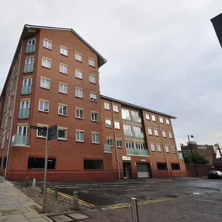 Rent this 1 bed apartment on Wincolmlee in Hull, HU2 8HZ