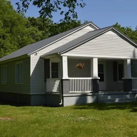 Buy this 3 bed house on 1548 Fairfield Pike in Shelbyville, TN 37160