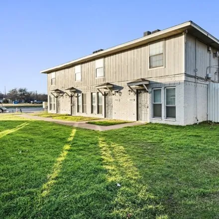 Buy this studio house on 4951 Miller Avenue in Fort Worth, TX 76119
