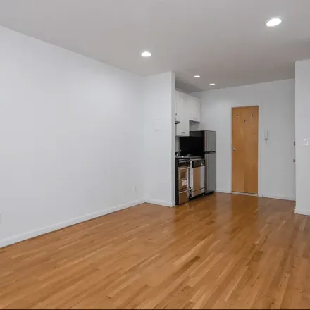 Image 4 - 425 East 76th Street, New York, NY 10021, USA - Apartment for rent