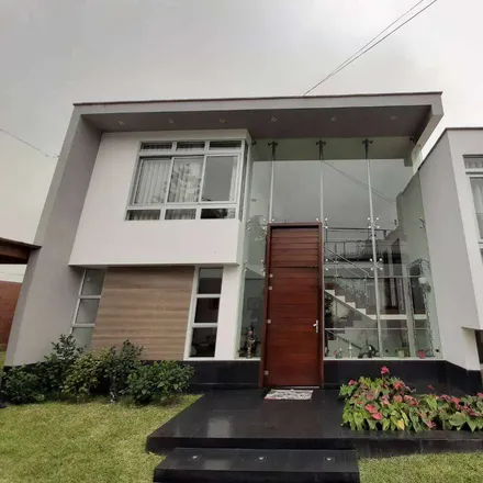 Rent this 6 bed house on Jirón Las Camelias in La Molina, Lima Metropolitan Area 10051