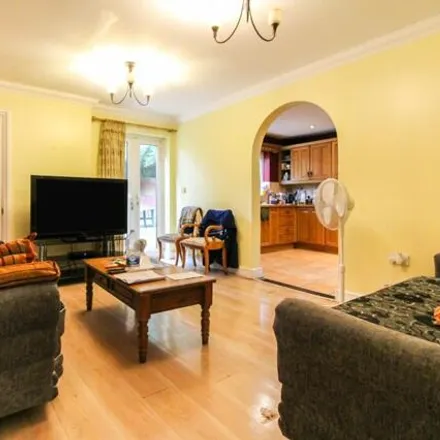 Image 4 - Clairmore Gardens, Purley on Thames, RG31 6YD, United Kingdom - House for sale
