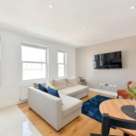 Rent this 1 bed apartment on Fulham Broadway Communication Centre in Fulham Road, London