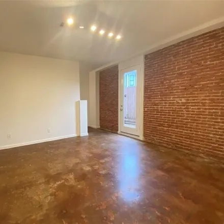 Rent this 1 bed apartment on 911 West 11th Street in Houston, TX 77008