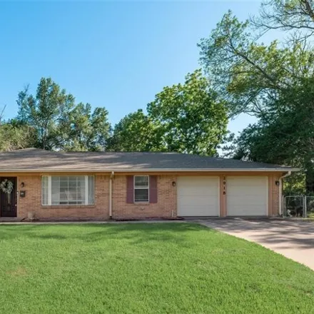Buy this 3 bed house on 2962 Overlook Circle in Corsicana, TX 75110
