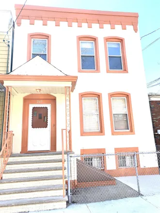 Image 2 - 243 Clendenny Avenue, Jersey City, NJ 07304, USA - Townhouse for rent
