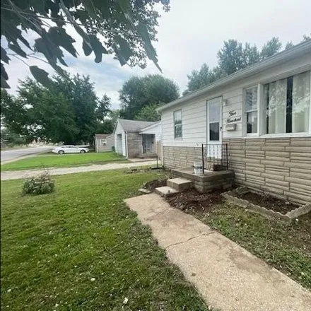 Buy this 2 bed house on 500 Range Ln in Illinois, 62206