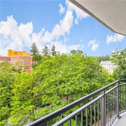 Rent this 2 bed condo on 15 Stewart Place in City of White Plains, NY 10603