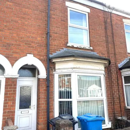 Rent this 2 bed townhouse on Mersey Street in Hull, HU8 8TQ