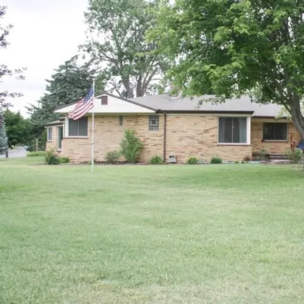 Buy this 3 bed house on 1362 School Street in Pratt, KS 67124