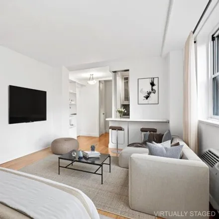 Image 3 - 63 East 9th Street, New York, NY 10003, USA - House for sale