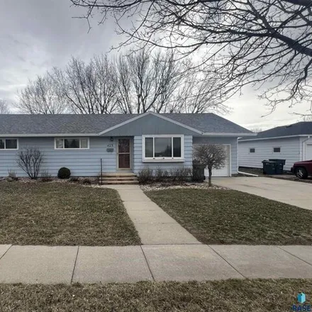 Buy this 4 bed house on 422 West Dodge Street in Luverne, MN 56156
