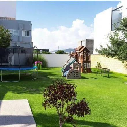 Buy this studio house on Avenida Hacienda Santa Fe in Delegaciön Santa Rosa Jáuregui, 76100