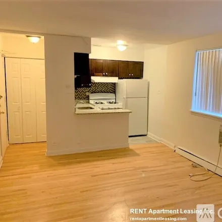Image 3 - 3710 N Pine Grove Ave, Unit 322 - Apartment for rent