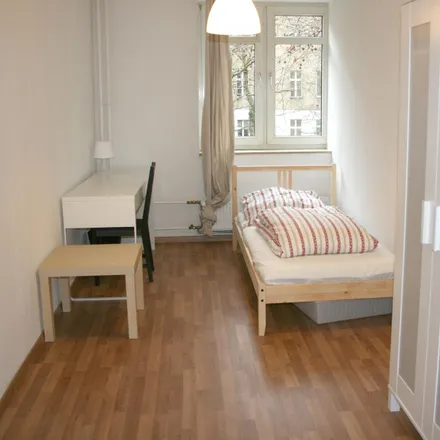 Rent this 3 bed room on Quarters in Stromstraße, 10551 Berlin