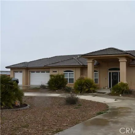 Buy this 5 bed house on 14216 Tioga Street in Hesperia, CA 92344