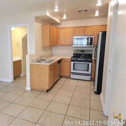 Image 9 - 3339 Dragon Fly Street, North Las Vegas, NV 89032, USA - Townhouse for rent