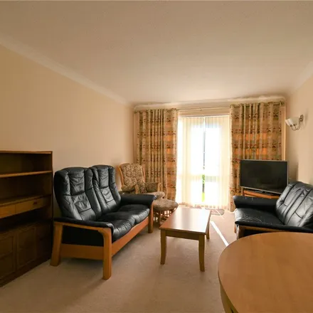 Image 6 - Cliddesden Road, Basingstoke, RG21 3DT, United Kingdom - Apartment for rent