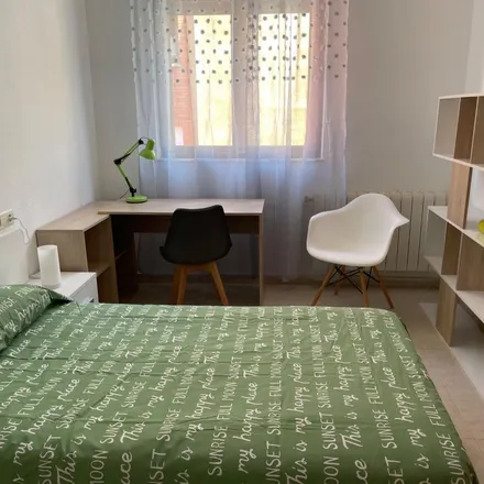 Rent this 8 bed apartment on Calle Pinzones in 10, 37005 Salamanca