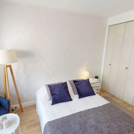 Rent this 3 bed room on 8 Rue Olier in 75015 Paris, France