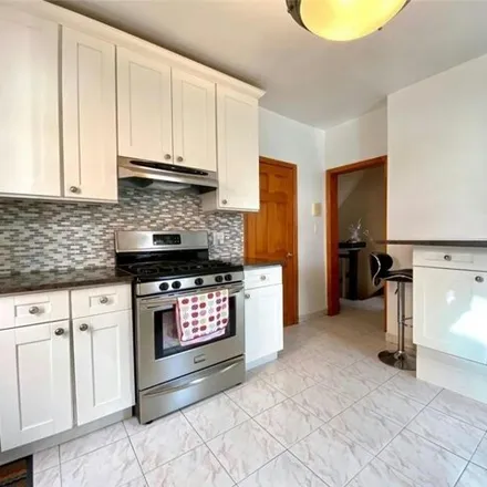 Image 7 - 228 Bay 35th Street, New York, NY 11214, USA - Duplex for sale