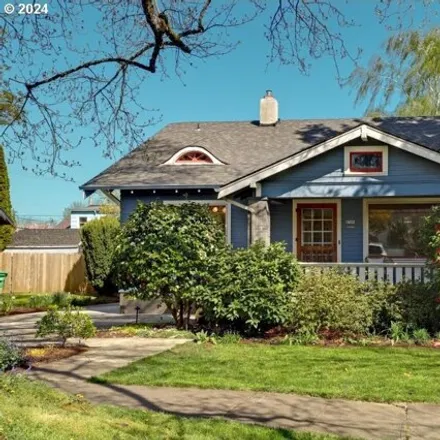 Buy this 3 bed house on 6320 Southeast 19th Avenue in Portland, OR 97202