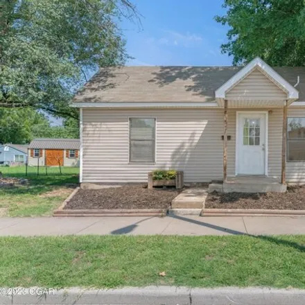 Buy this 2 bed house on 1049 Broadway Street in Joplin, MO 64801