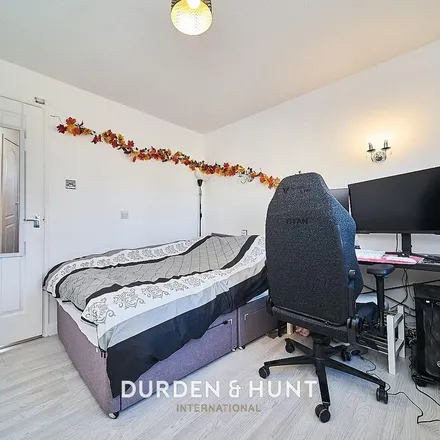 Image 5 - Devereux Road, Badgers Dene, Grays, RM16 6PD, United Kingdom - Apartment for rent