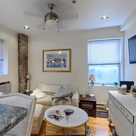 Rent this 2 bed apartment on #16 in 91 Prince Street, North End