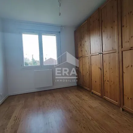 Rent this 2 bed apartment on 74 bis Rue du Plessis Pommeraye in 60100 Creil, France