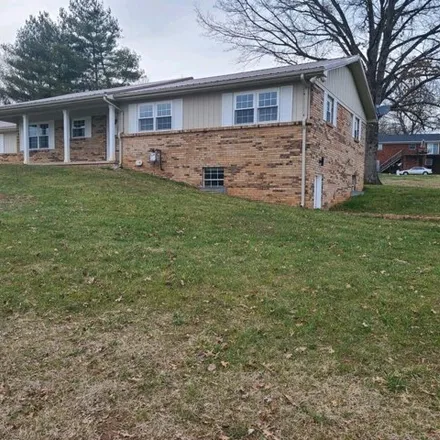 Buy this 4 bed house on 129 North Linwood Court in Somerset, KY 42501