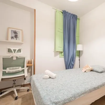 Rent this 3 bed room on Passatge de Font in 4, 08013 Barcelona