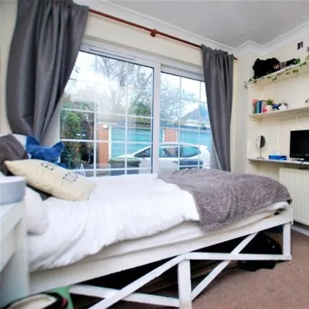 Image 7 - Dray Court, The Chase, Guildford, GU2 7UW, United Kingdom - Duplex for rent