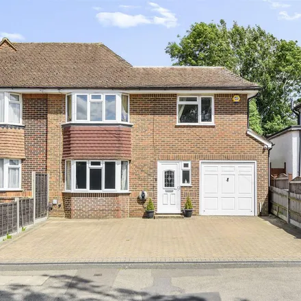 Rent this 4 bed duplex on Merland Rise Church in Merland Rise, Tattenham Corner