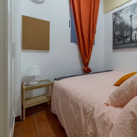 Rent this 5 bed room on Avinguda del Cardenal Benlloch in 37, 46021 Valencia