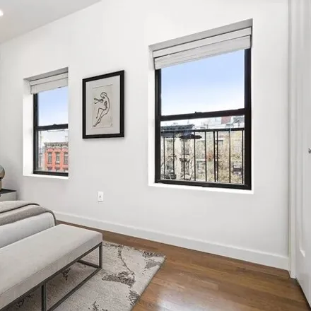 Image 2 - 130 1st Ave Unit 5F, New York, 10009 - Apartment for rent