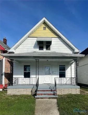 Buy this 4 bed house on 3160 Elm Street in Toledo, OH 43608