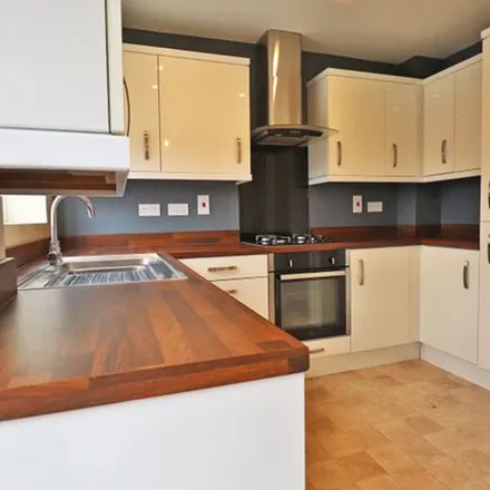 Rent this 3 bed townhouse on Ampthill Street in Bedford, MK42 9EN