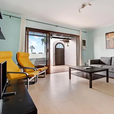 Image 2 - Playa Blanca, Avenida marítima, 35580 Yaiza, Spain - Apartment for rent