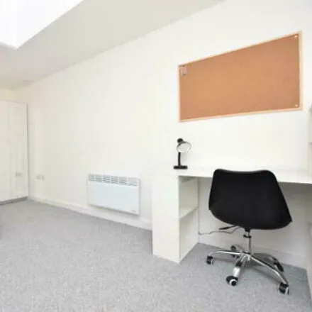 Image 2 - 20-30 Chapel Walk, Cathedral, Sheffield, S1 2PD, United Kingdom - Room for rent