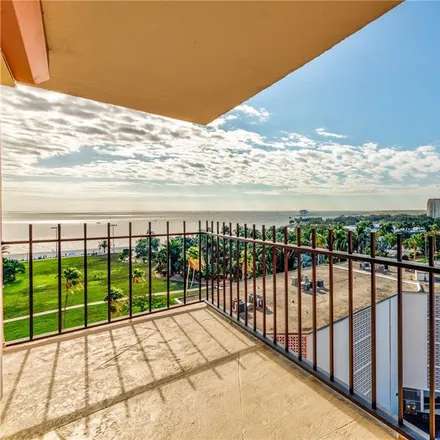 Image 1 - 1120 North Shore Drive Northeast, Saint Petersburg, FL 33704, USA - Condo for sale