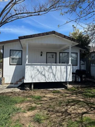 Image 2 - 84 Woodrow Avenue, Solano County, CA 94590, USA - House for sale