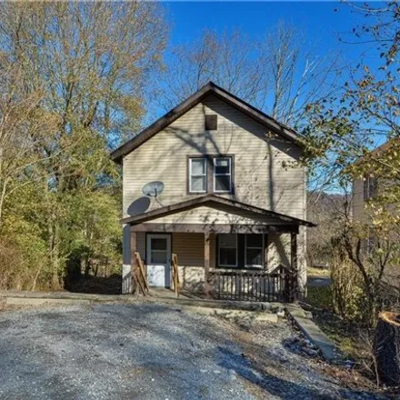 Rent this 3 bed house on 119 Francis Street in Coraopolis, Allegheny County