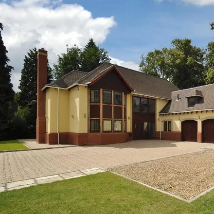 Rent this 6 bed house on Tinacre Hill in Tettenhall Wood, WV6 8DB