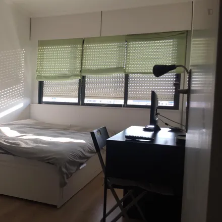Rent this 4 bed room on Rua José Galhardo 1 - 3 in 1749-009 Lisbon, Portugal