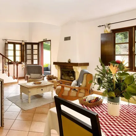 Rent this 2 bed house on Rotunda da Camacha in 9135-044 Camacha, Madeira
