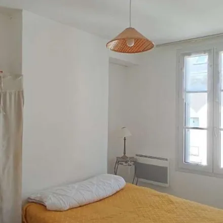 Rent this 2 bed apartment on 17 Rue Poulain in 86100 Châtellerault, France
