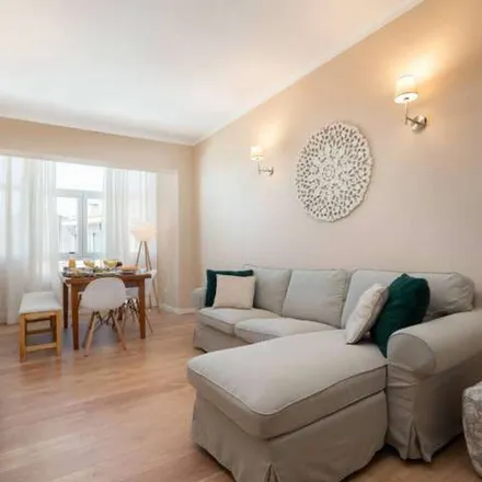 Rent this 3 bed apartment on Junta de Freguesia de Paranhos in Rua de Álvaro Castelões 811, 4200-047 Porto