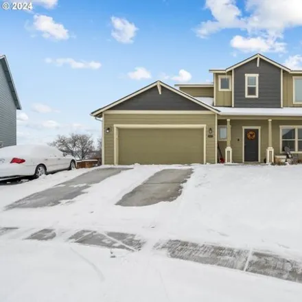 Buy this 4 bed house on 2124 Northwest Dawn Drive in Hermiston, OR 97838